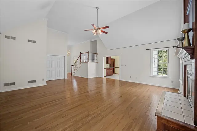 247 Erin Drive gallery image 18