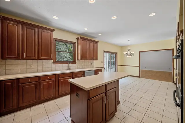 247 Erin Drive gallery image 19