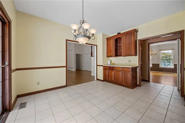 247 Erin Drive gallery image 20