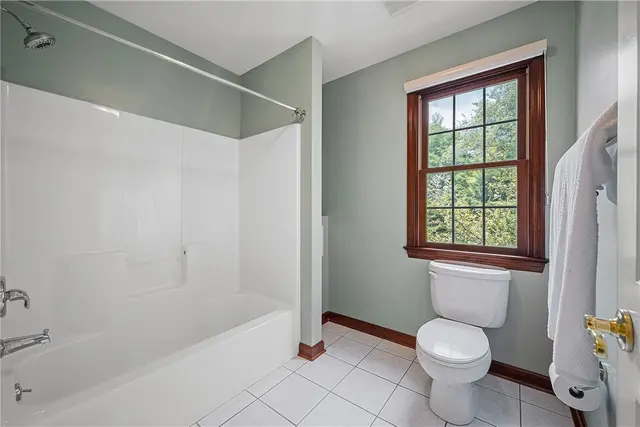 247 Erin Drive gallery image 24