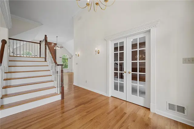 247 Erin Drive gallery image 30