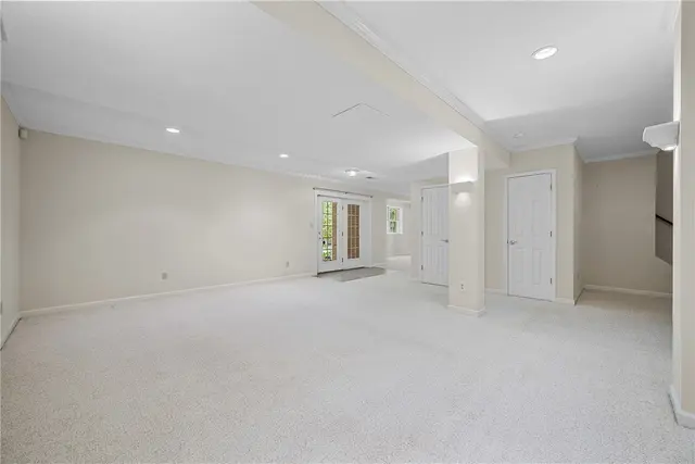 247 Erin Drive gallery image 34