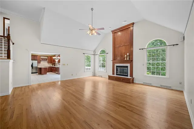 247 Erin Drive gallery image 38