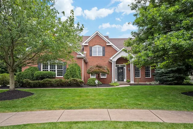 247 Erin Drive gallery image 39