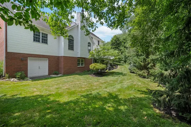 247 Erin Drive gallery image 46