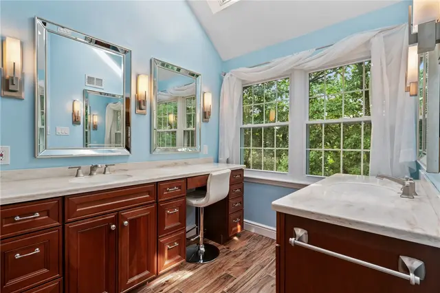 2474 Wedgewood Drive gallery image 6