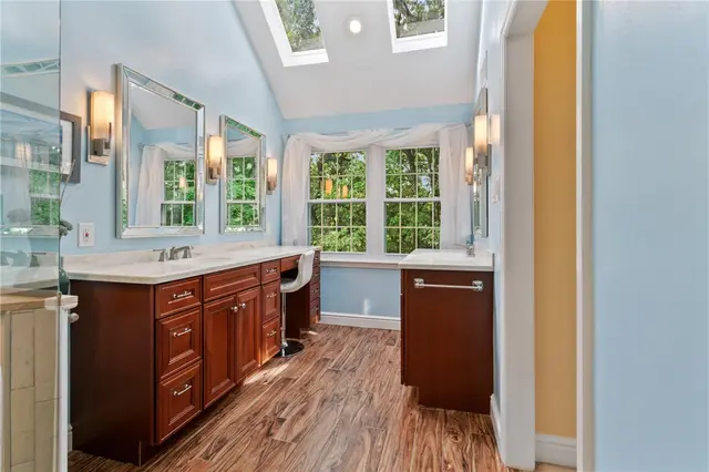 2474 Wedgewood Drive gallery image 11