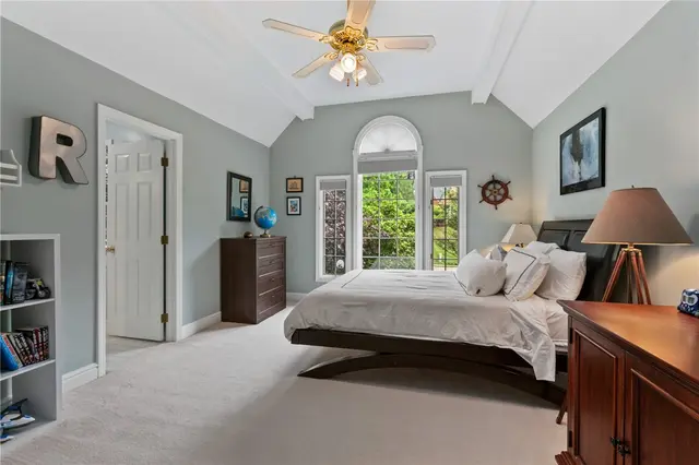 2474 Wedgewood Drive gallery image 16