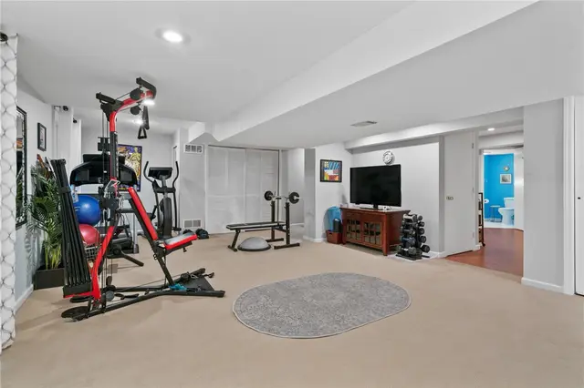 2474 Wedgewood Drive gallery image 17