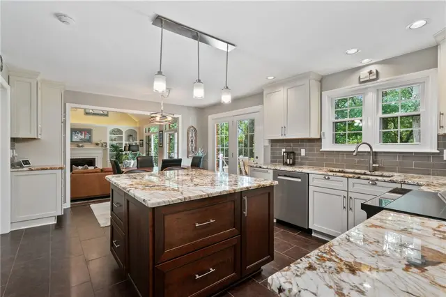 2474 Wedgewood Drive gallery image 19