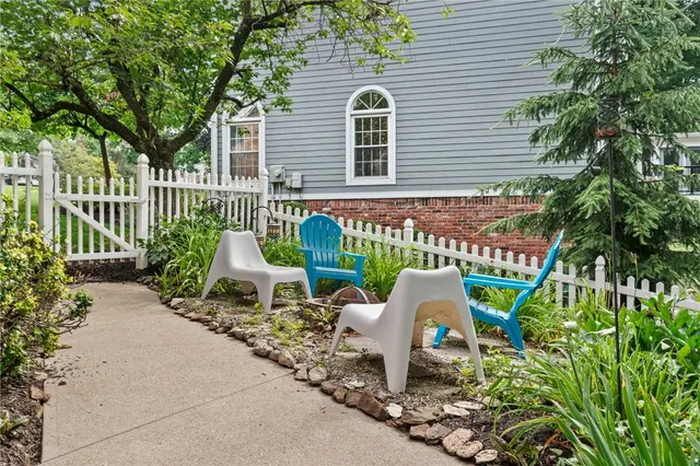 2474 Wedgewood Drive gallery image 21