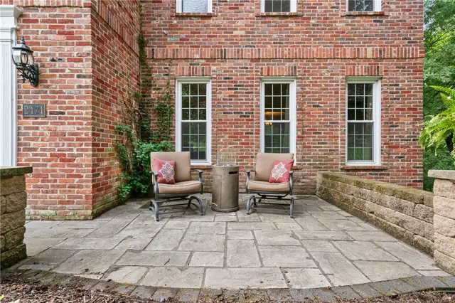 2474 Wedgewood Drive gallery image 22