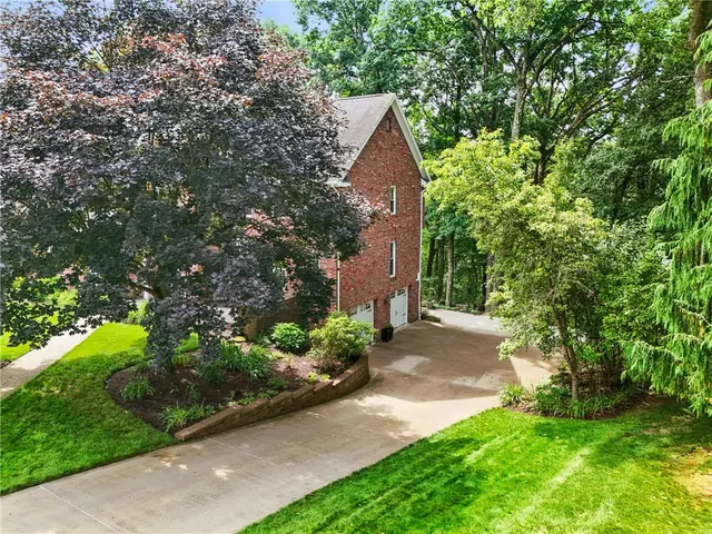 2474 Wedgewood Drive gallery image 45