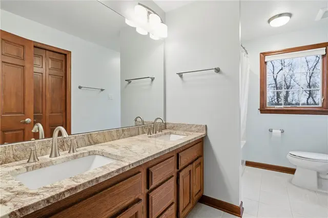 2478 Matterhorn Dr gallery image 33