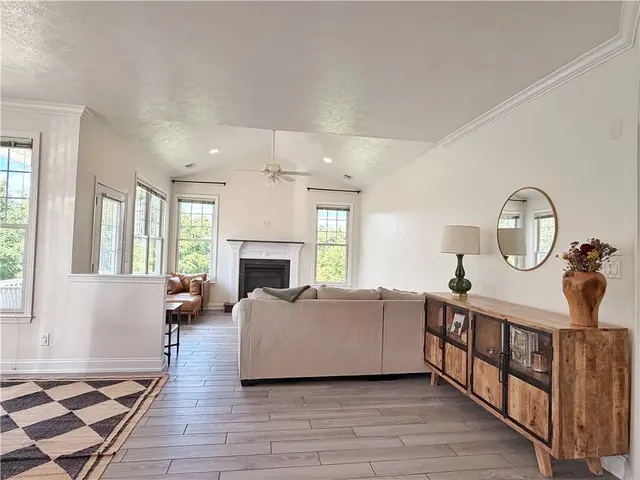 248 Adams Pointe Blvd 7 gallery image 3