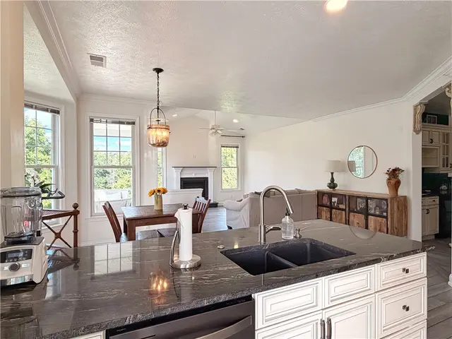 248 Adams Pointe Blvd 7 gallery image 7