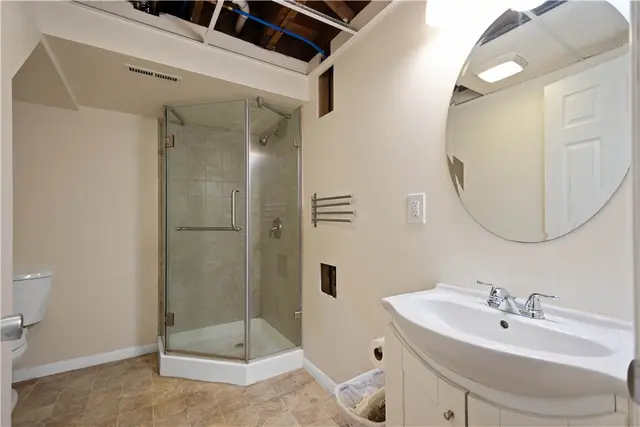 2497 Victoria Dr gallery image 4