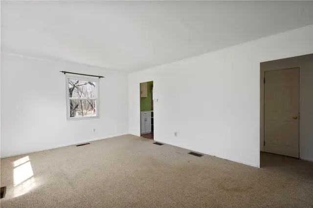 2497 Victoria Dr gallery image 8