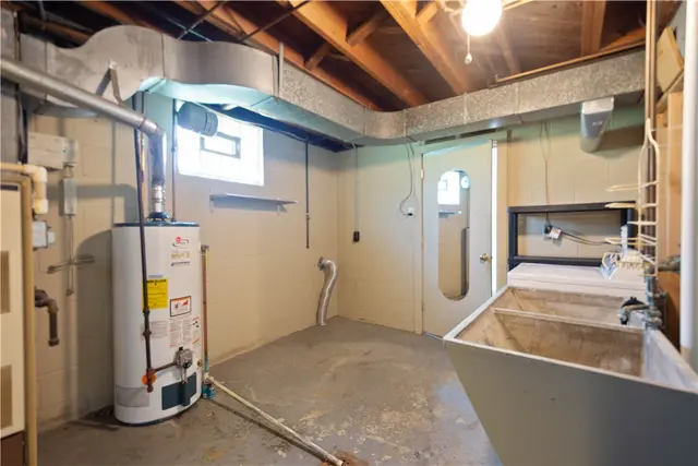 2497 Victoria Dr gallery image 15