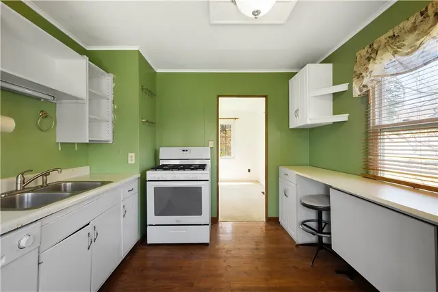 2497 Victoria Dr gallery image 21