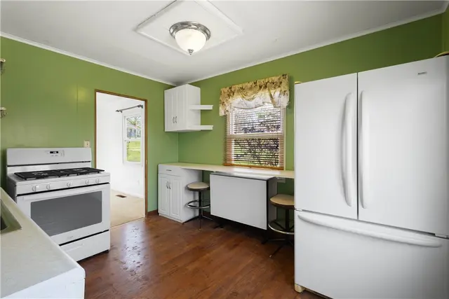 2497 Victoria Dr gallery image 23