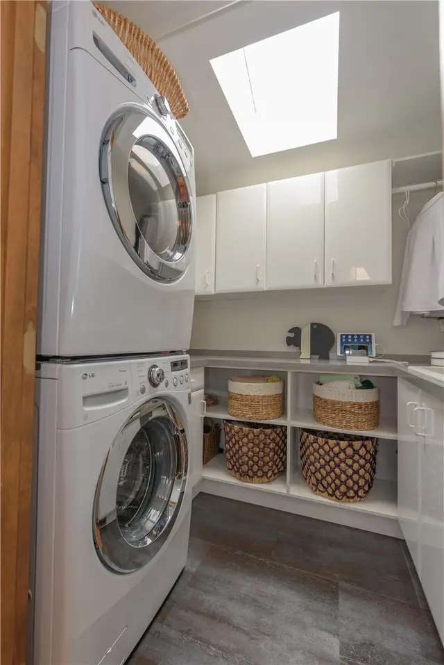 2498 Foxbriar Ct gallery image 2