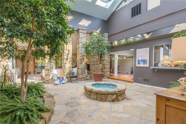 2498 Foxbriar Ct gallery image 3
