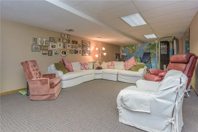 2498 Foxbriar Ct gallery image 4