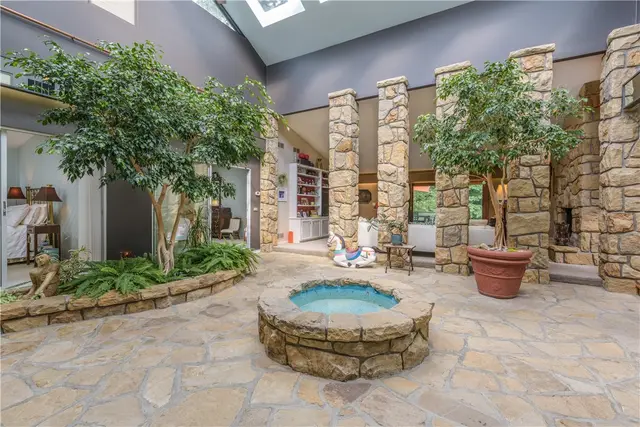 2498 Foxbriar Ct gallery image 6