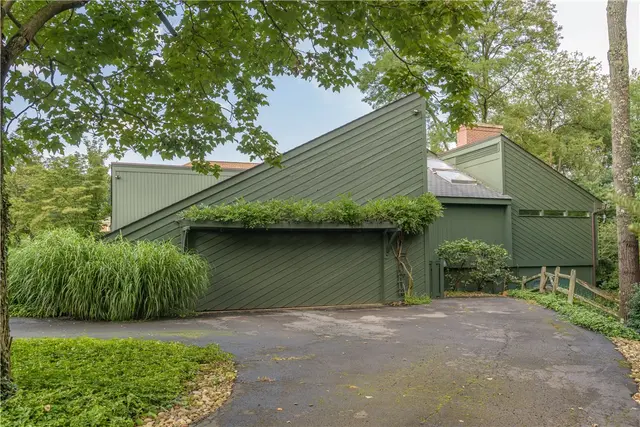 2498 Foxbriar Ct gallery image 13