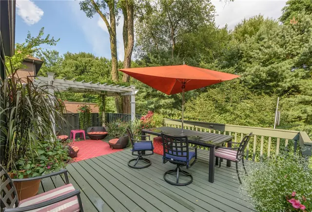 2498 Foxbriar Ct gallery image 25
