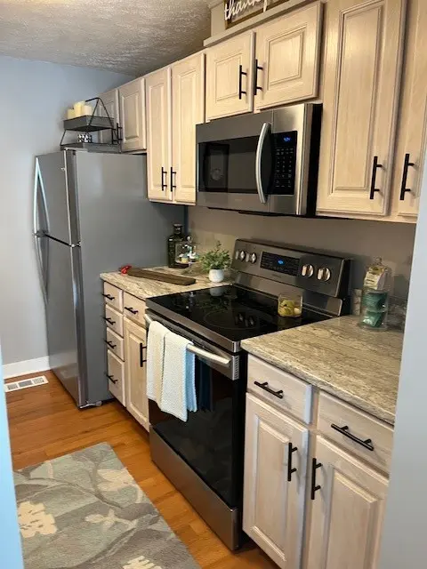 25 Maple Ct. gallery image 2
