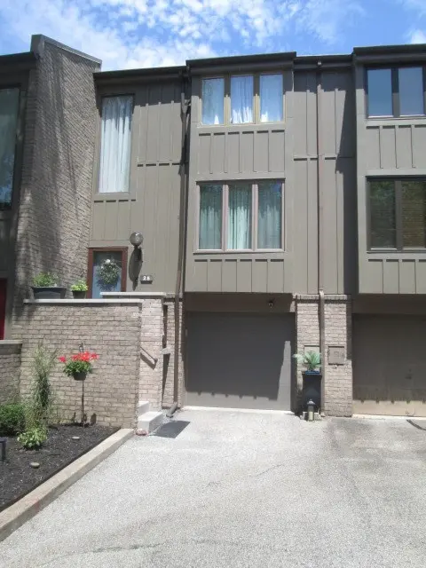 25 Maple Ct.