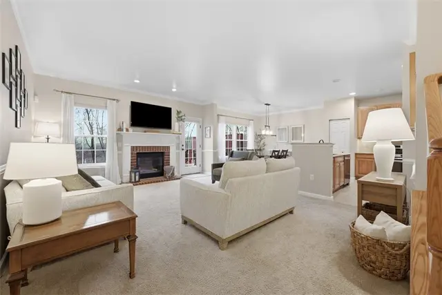 250 Corey Dr gallery image 3