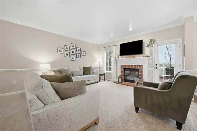 250 Corey Dr gallery image 5