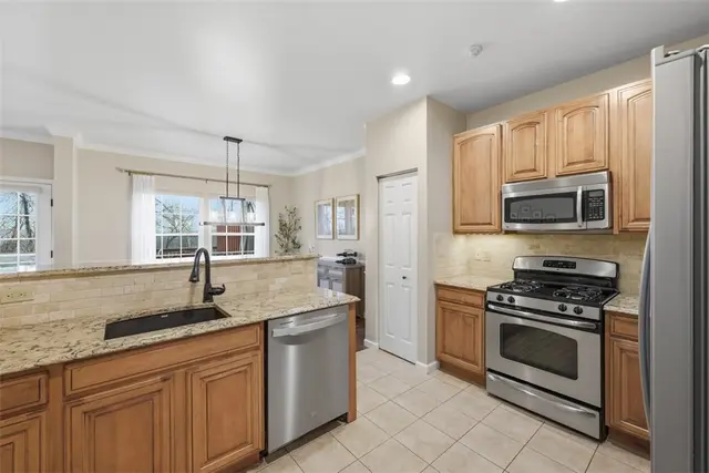 250 Corey Dr gallery image 8