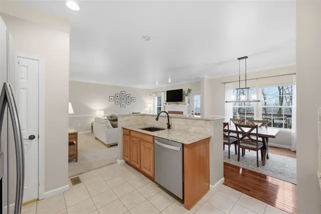 250 Corey Dr gallery image 9