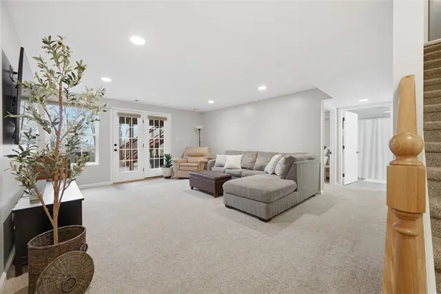 250 Corey Dr gallery image 26