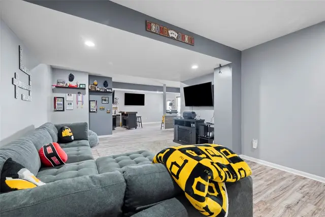 251 Estates Drive gallery image 2