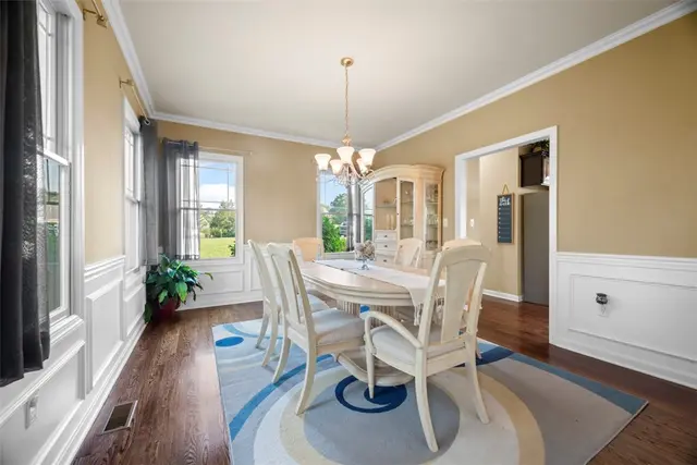 251 Estates Drive gallery image 5
