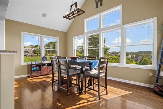 251 Estates Drive gallery image 15
