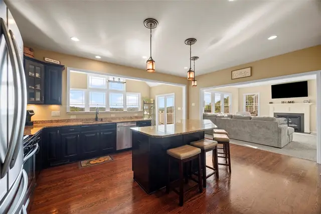 251 Estates Drive gallery image 18