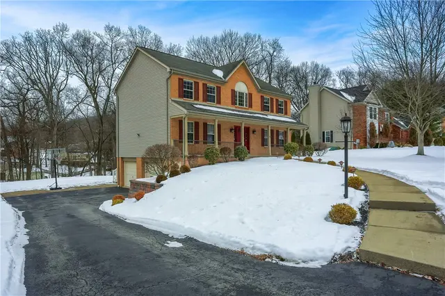 251 Saint Leonards Ln gallery image 2