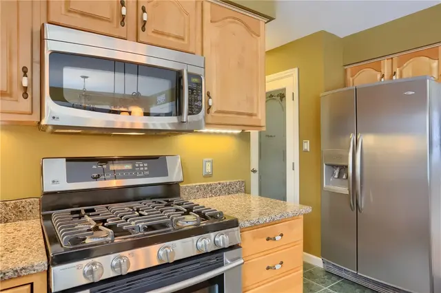 251 Saint Leonards Ln gallery image 6