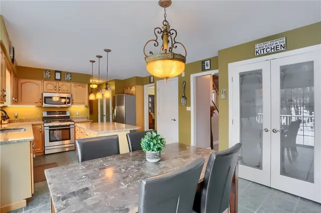 251 Saint Leonards Ln gallery image 7