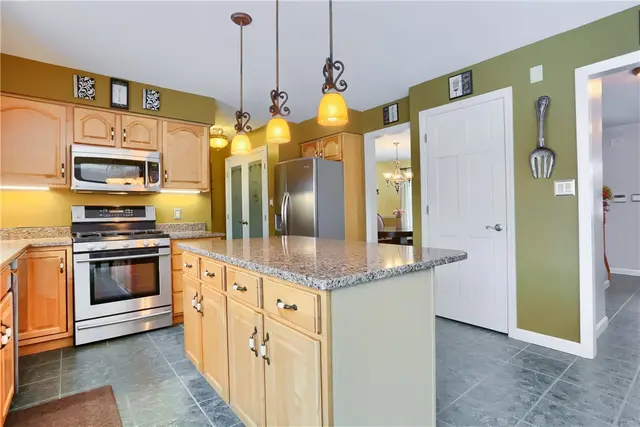 251 Saint Leonards Ln gallery image 8