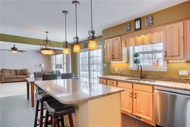 251 Saint Leonards Ln gallery image 9