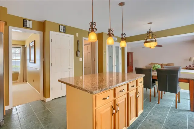 251 Saint Leonards Ln gallery image 10