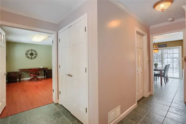 251 Saint Leonards Ln gallery image 14