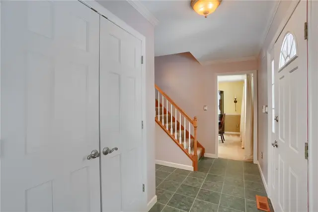251 Saint Leonards Ln gallery image 15